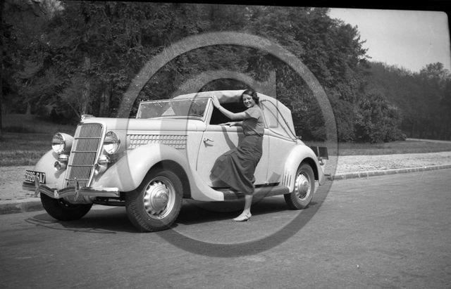 au 4611 Ford V8 48 cabriolet Janer .jpg