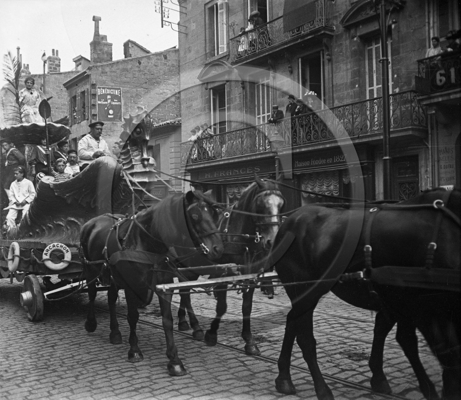BX 570 rue Fondaudège char d'Arcachon .jpg
