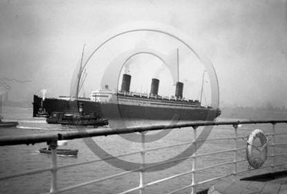 BA 603 paquebot 3 cheminees vue prise de la Savoie port d attache le Havre .jpg