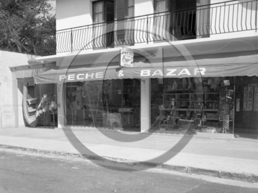 arc 4627 bazar de la jetee Moulleau .jpg