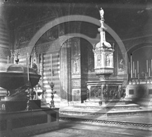 Sienne chiesa San Giovanni   Italie.jpg