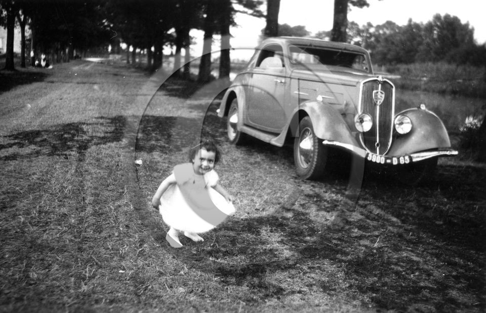 AU 4266 Peugeot 301 coupé d'apres photo .jpg