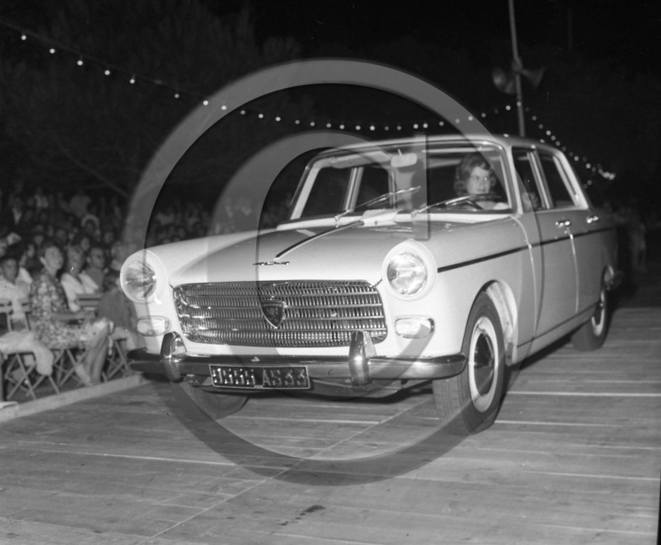 AUCE 77 Peugeot 404 .jpg