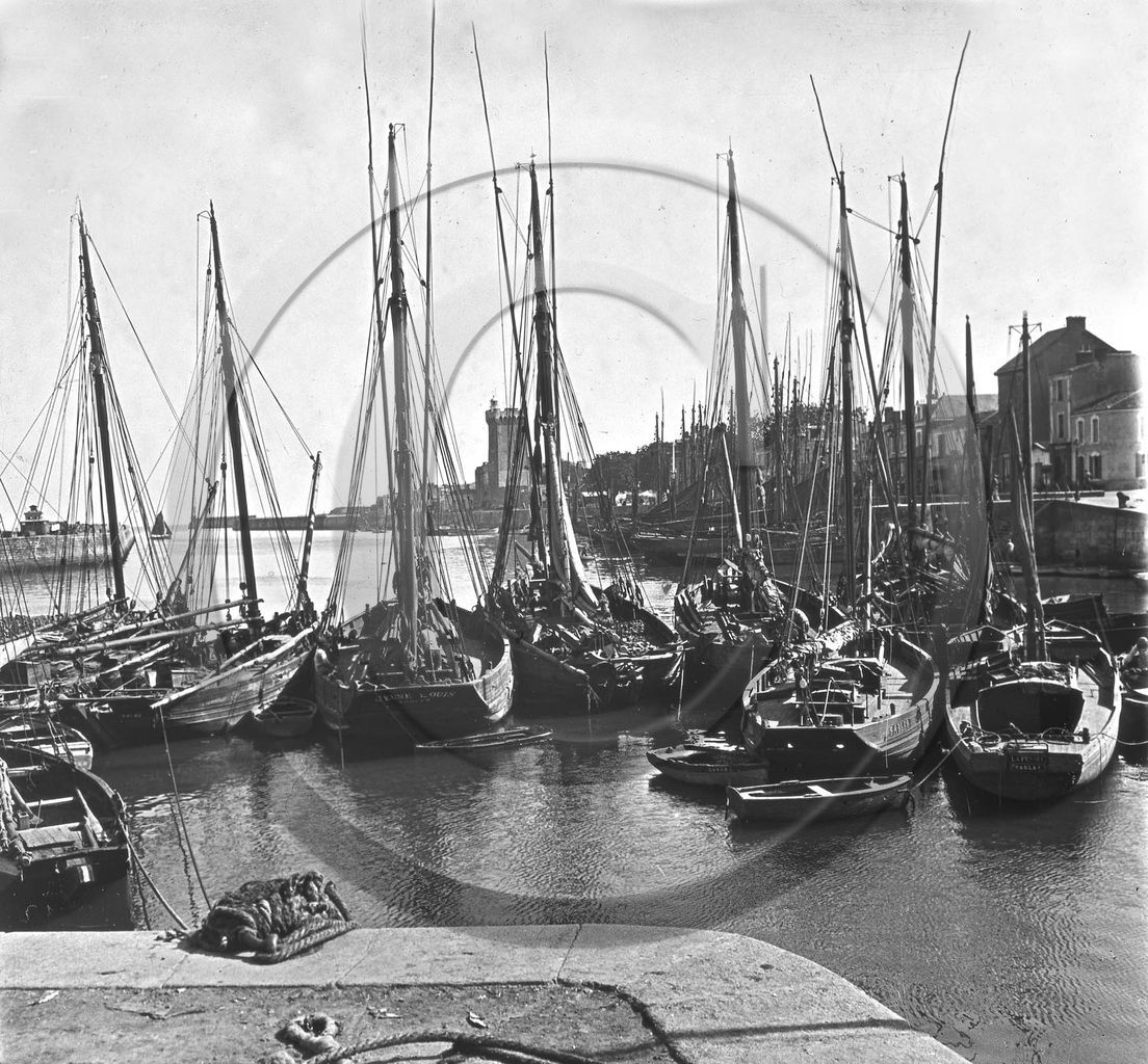 vi  1053   les sables d Olonne dpt 85.jpg