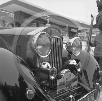 AU 792 rolls Royce .jpg