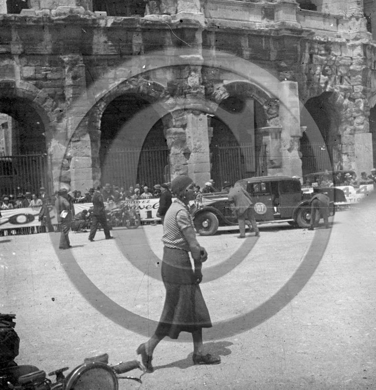 AUC 120 Renault  tour de France auto 1933  .jpg