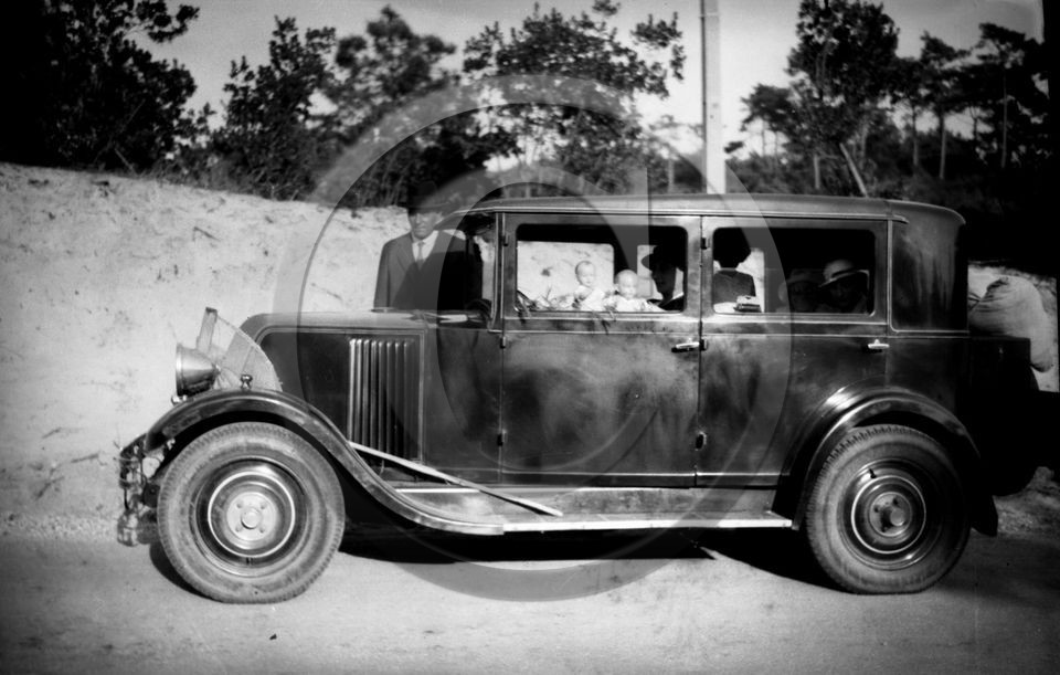 AU 2439 Renault primaquatre .jpg