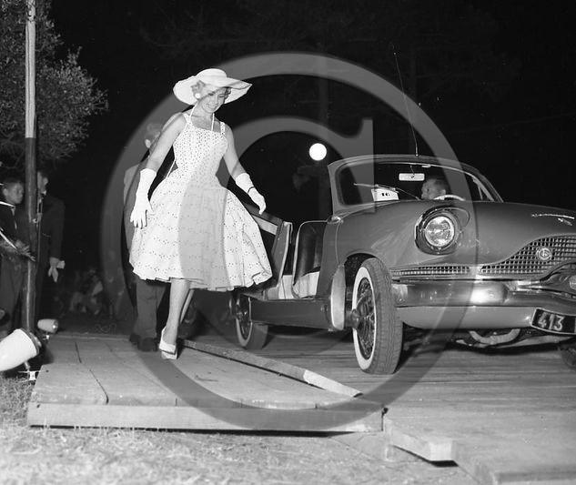 CE 276 panhard PL 17 carrosserie Vivez Bordeaux .jpg