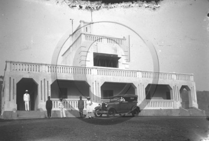 cameroun batiments administratifs .européens et camerounais.jpg