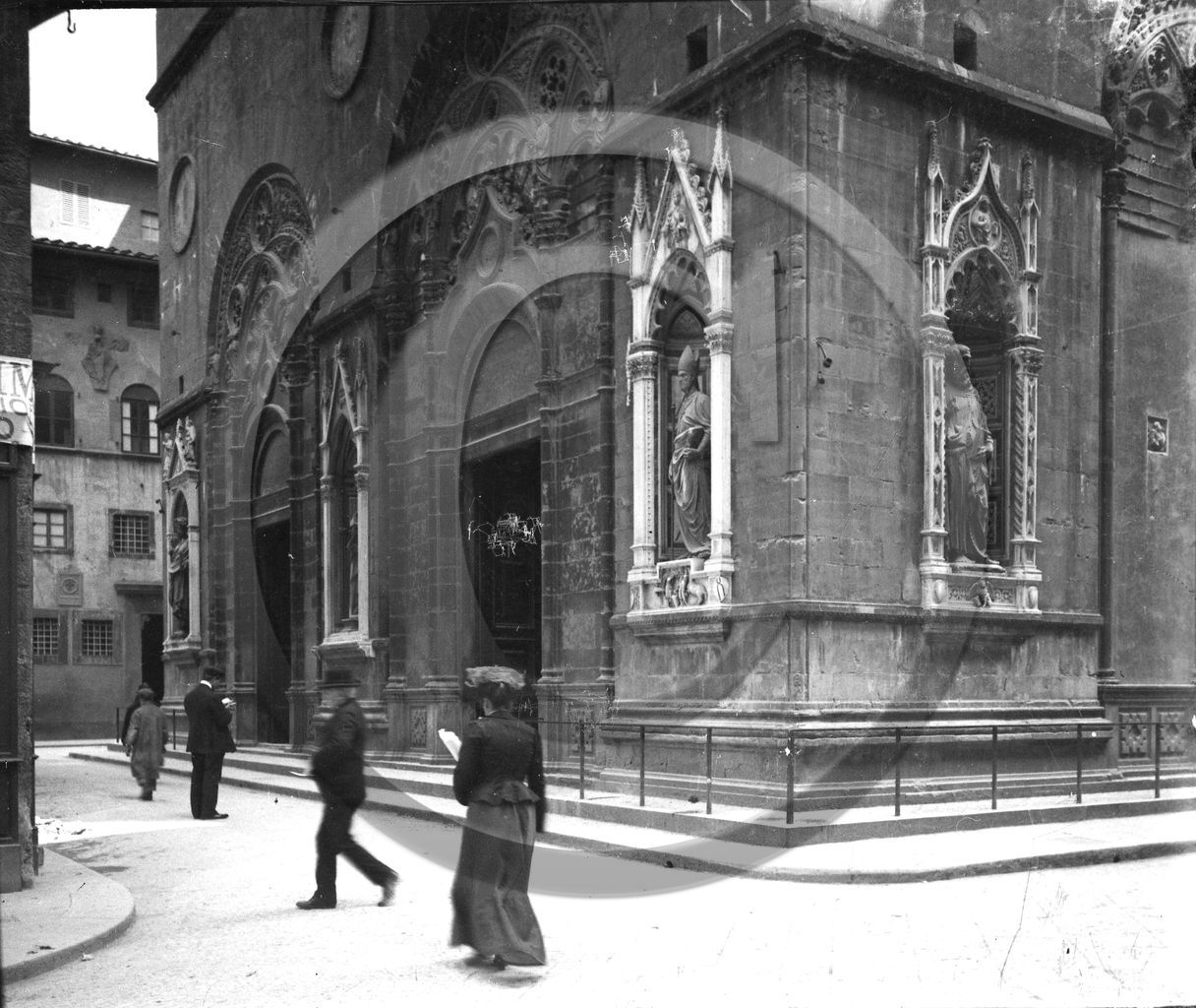 Florence  entre de l eglise Orsanmichel  Italie .jpg