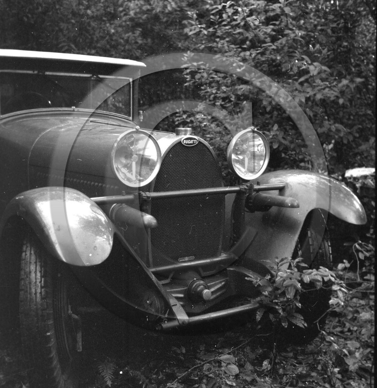 au 585 Bugatti T 44  Van Vooren  .jpg