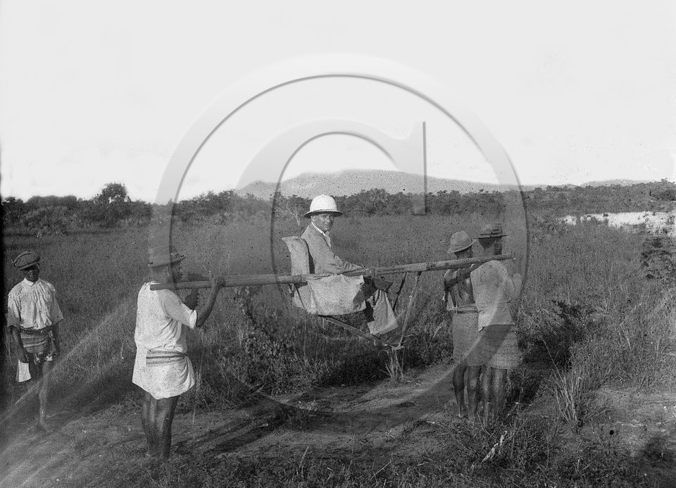 Madagascar chaise à porteurs.jpg