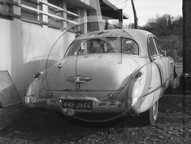 AU 352 Buick roadmaster berline 4 portes 1949  .jpg