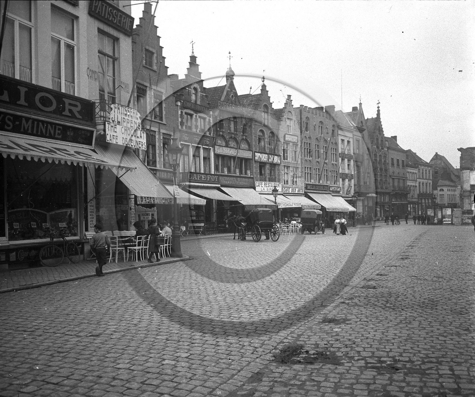 belgique patisserie  lippens sur une place.jpg