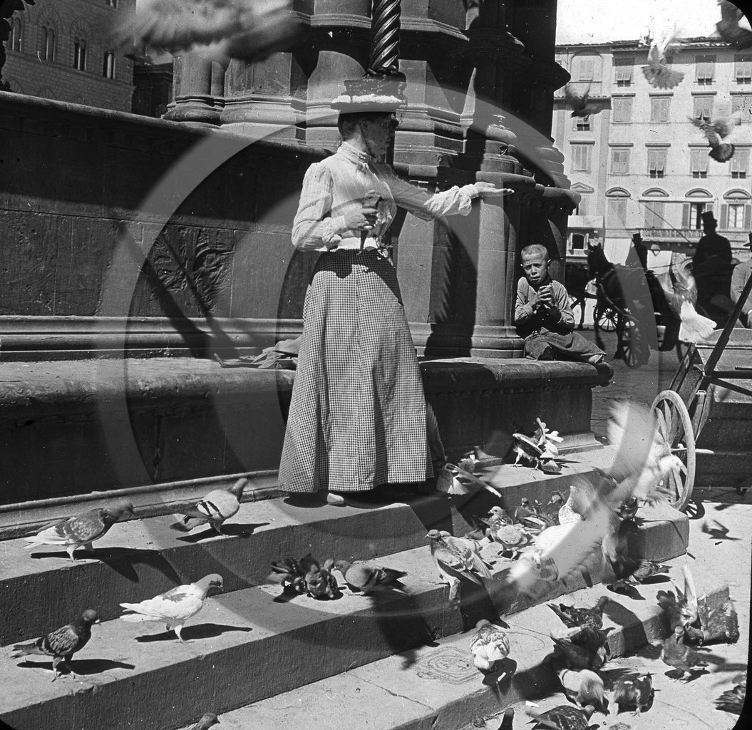 Florence le palais des offices elegante aux pigeons  Italie  .jpg