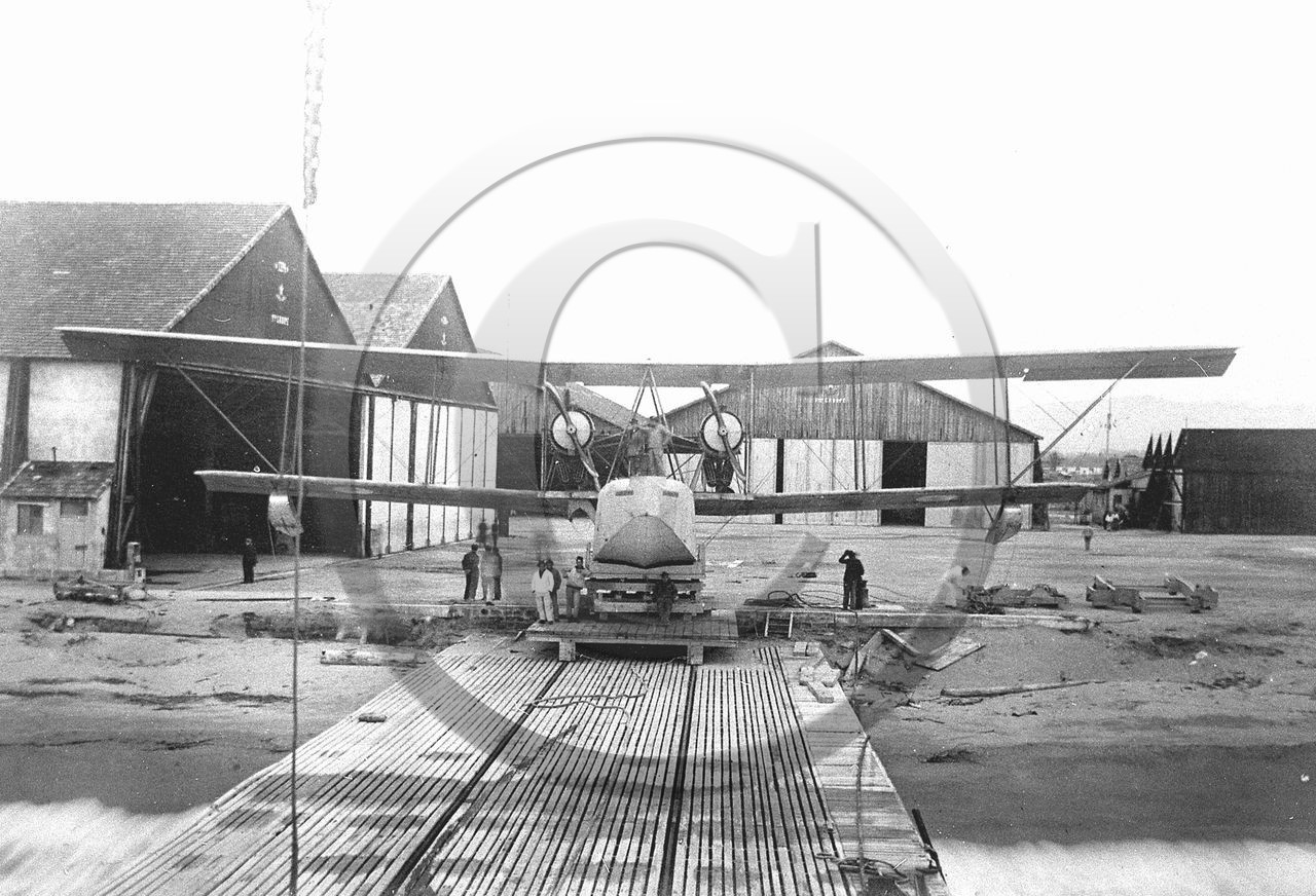 AVI 199 hydravion .jpg