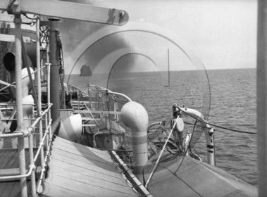 BA 955 paquebot vue patielle du pont.jpg