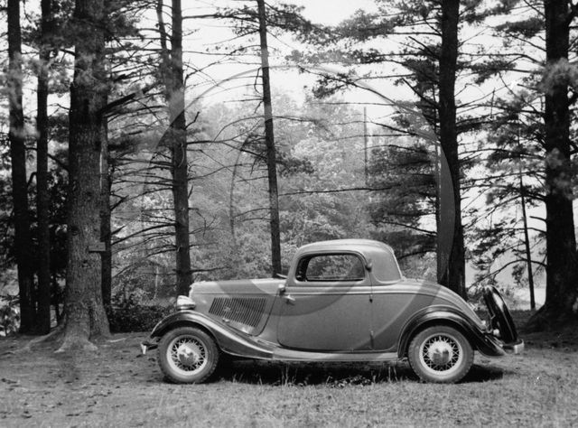 AU 2507 Ford V 8-40 coupe 1933 .jpg