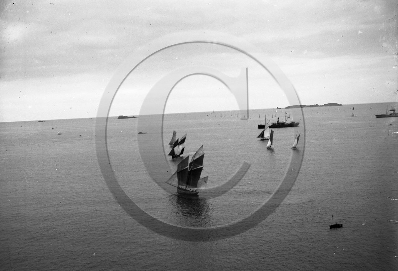 BA 260 St Malo regate de biquines et sloups  dpt 35 collection N.G.jpg