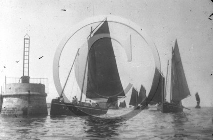 BA 407 Douarnenez  dpt 29.jpg