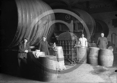 Treves  magasin central des cooperatives generales  armee du Rhin tonneau Allemagne.jpg