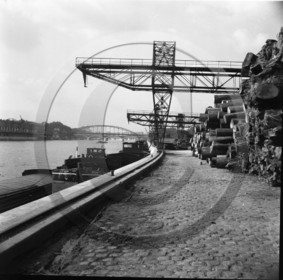 BA 1517 à quai péniche Bodin .jpg