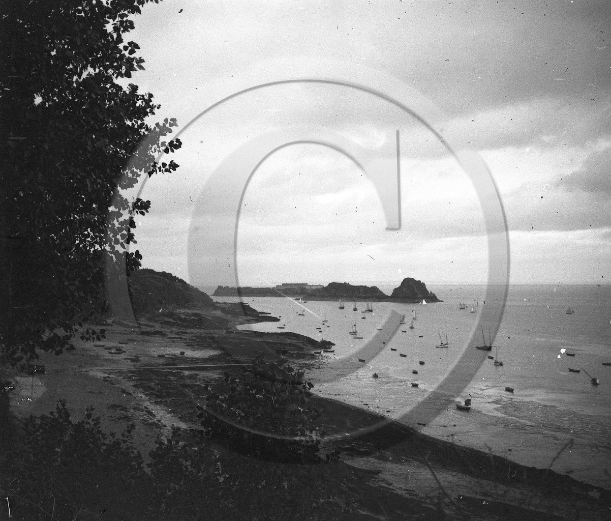 vi  2090 Cancale plage vue generale dpt 35  .jpg