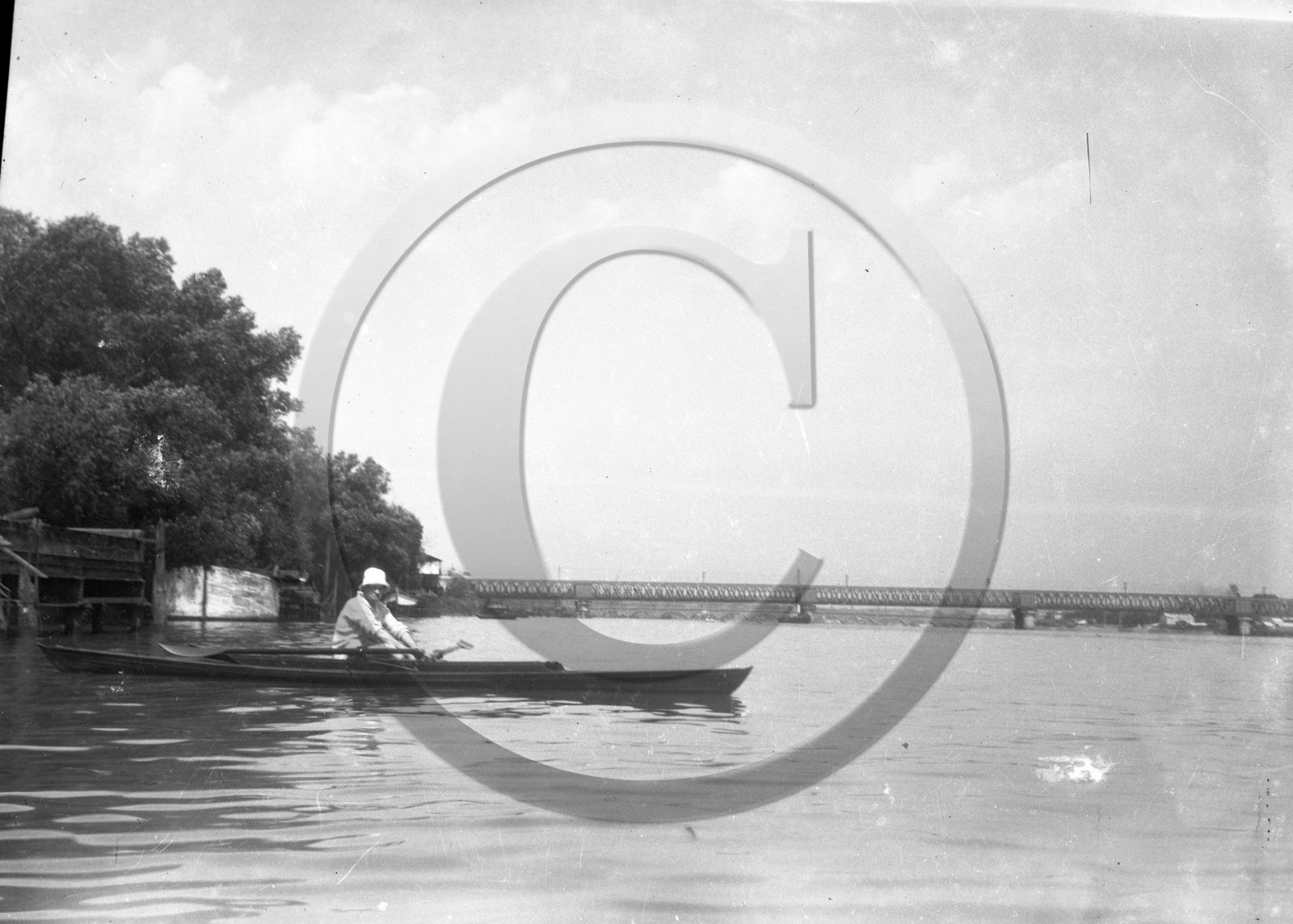 SL 329 perissoire sur la Garonne .jpg