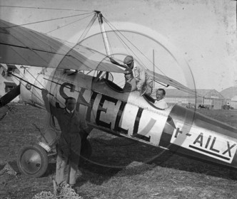 avi 157 morane saulnier maison blanche avant le depart du fils de mr petit  6 ans 27 mai 1929 .jpg