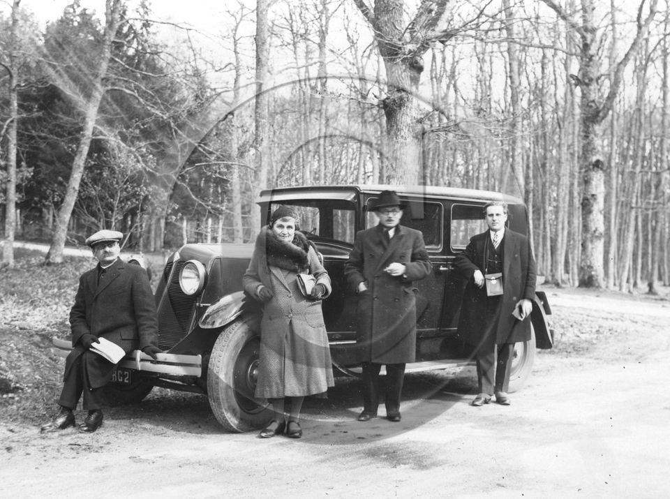 AU 4214 Renault   KZ 4  berline 1930 .jpg