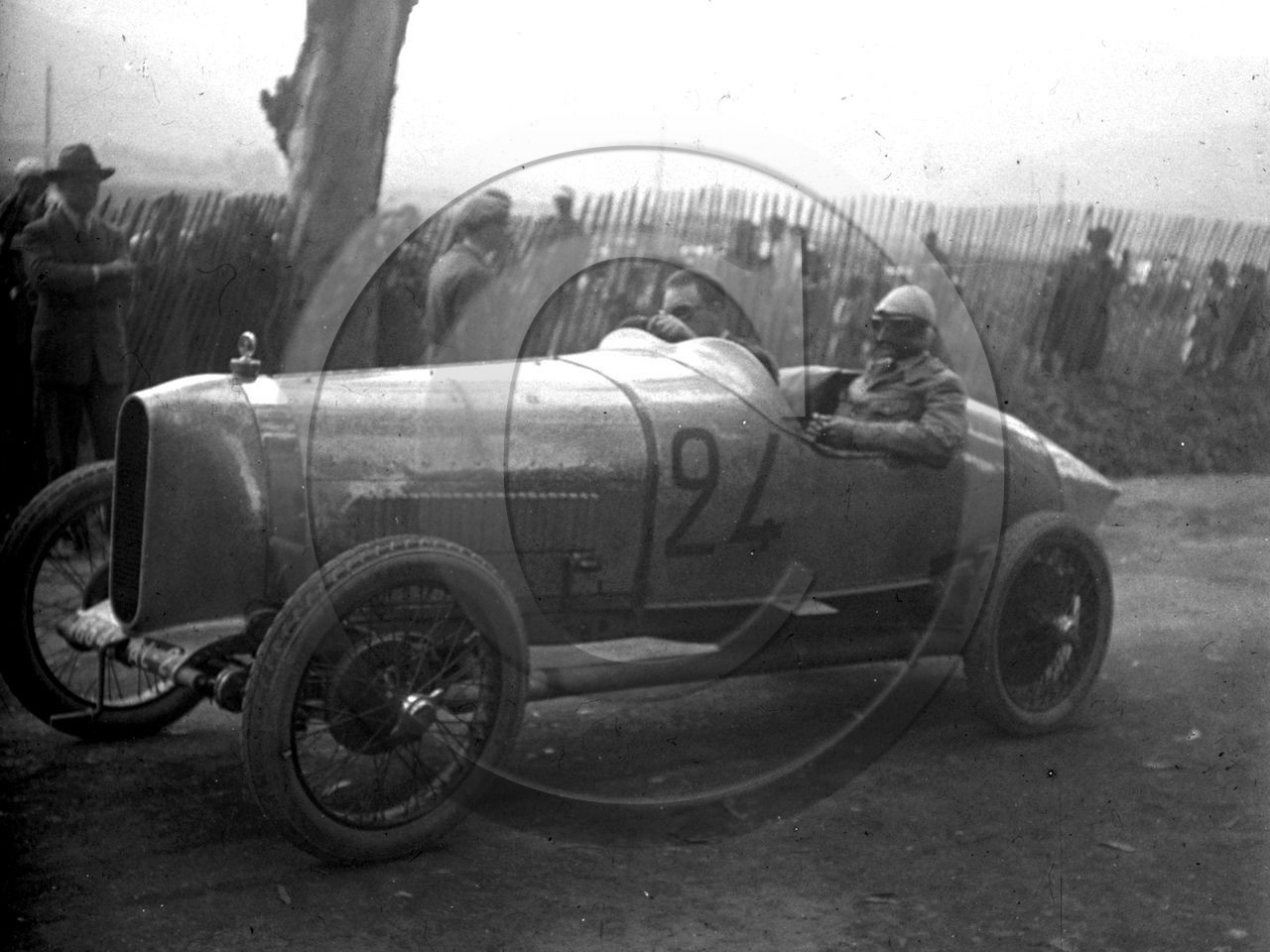 AUC 77 l'Arba 17 mai 1925 Lehoux sur Bugatti sera vainqueur à 156 Kmh .jpg