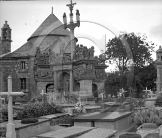 vi  780 Finistère Guimiliau le calvaire  dpt 29  .jpg