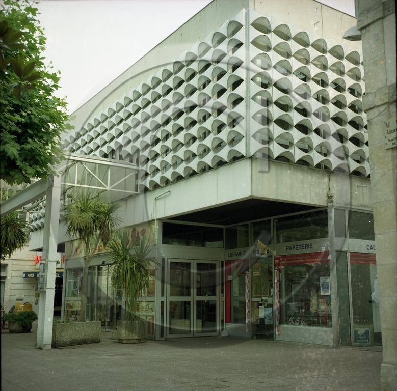 arc 4553   immeuble arc2000.jpg