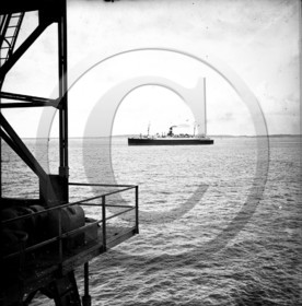 BA 904 paquebot  l Athenia quittant le mole d escale le Verdon 1935  dpt 33 .jpg