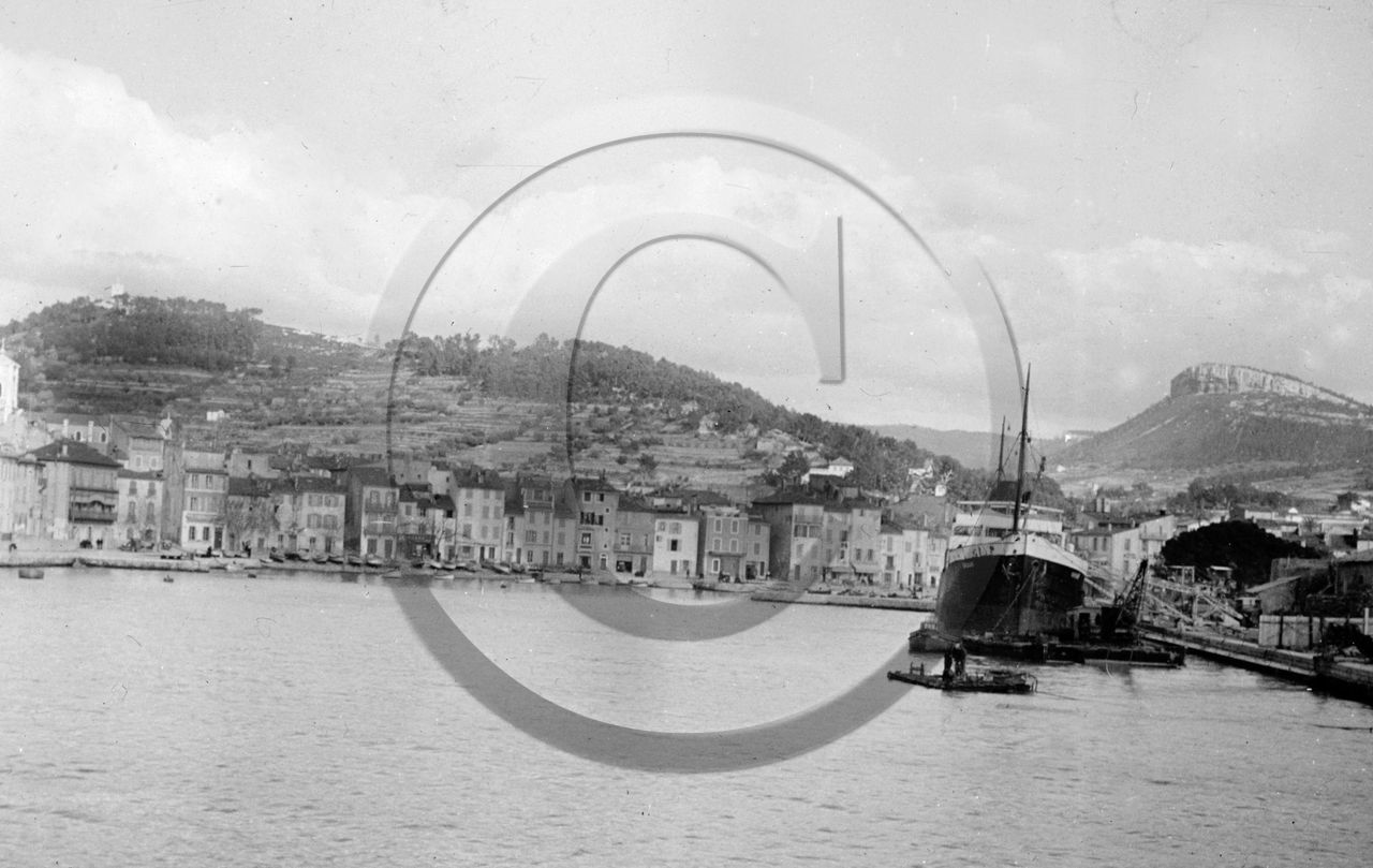 vi  205  Cassis  dpt 13 .jpg