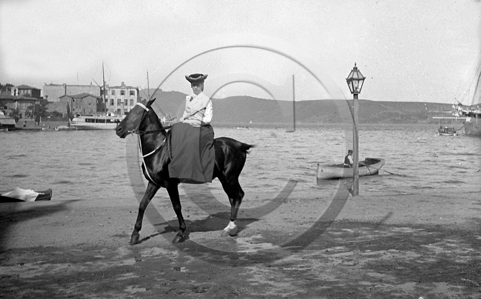 sl 20  amazone en Mediterranee  droite.jpg