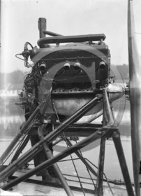 BA 1505 moteur de l'hydroglisseur Dumond Galvin .jpg