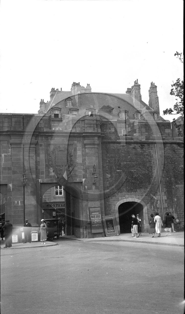 vi  2031  st Malo porte st Vincent en 1924  dpt 35.jpg