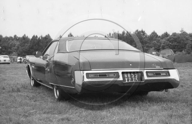 AU 161  Buick riviera coupe .jpg