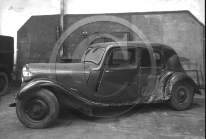AU 3904 citroen tav 1934 accident profil gauche.jpg