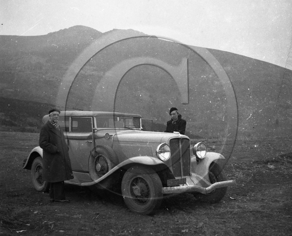 AU 1208 Auburn 8-100 A phaeton sedan 1932 .jpg