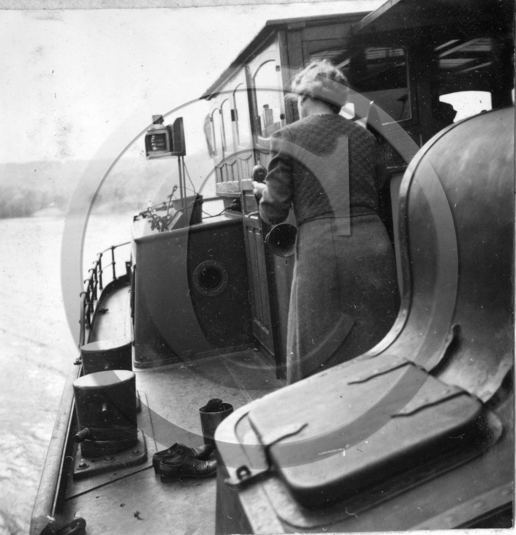 BA  page 80 - 13- Paris Conflans en péniche.jpg