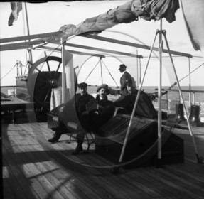 BA 623 plage arriere d un batiment important barre a roue animee .jpg