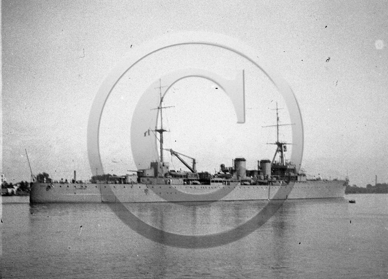 BA 11 bateau de guerre .jpg