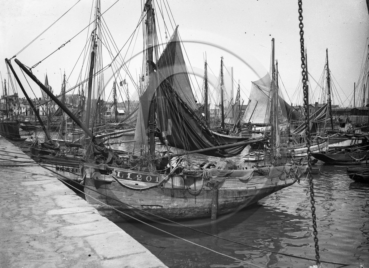 BA 234 les Sables d Olonne le port  dpt 85 .jpg