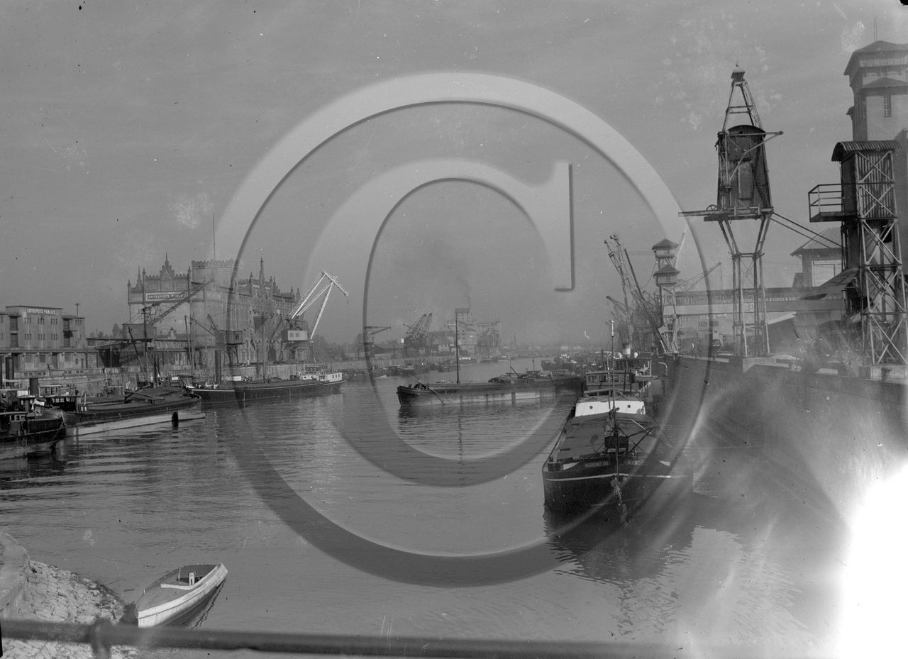 BA 1691 voies naviguables Strasbourg dpt 67 peniche Wukdienst  XIX  devant entrepots publics  et batiment S-F-N-R  .jpg