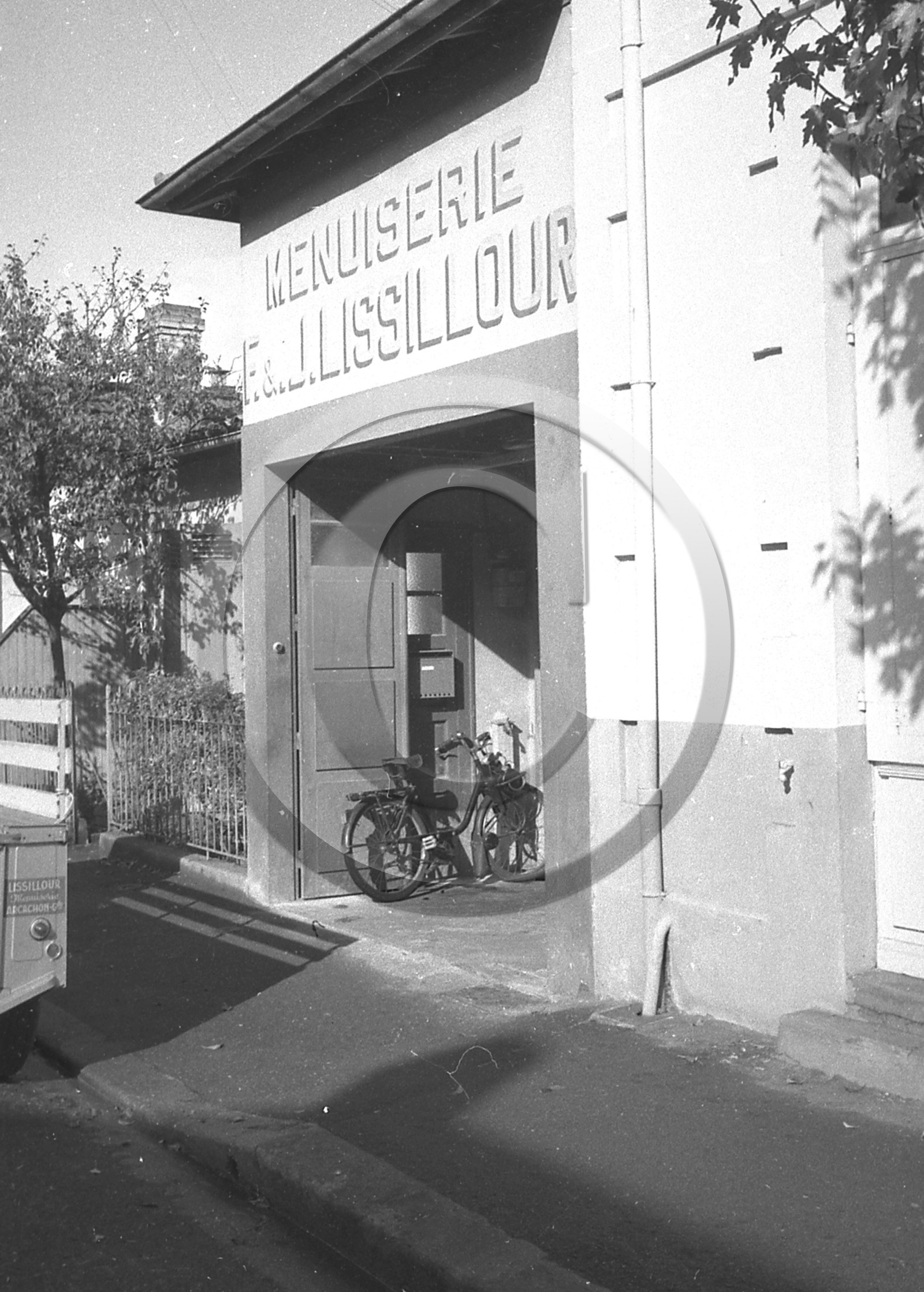 ARC 2470 Arcachon velosolex .jpg