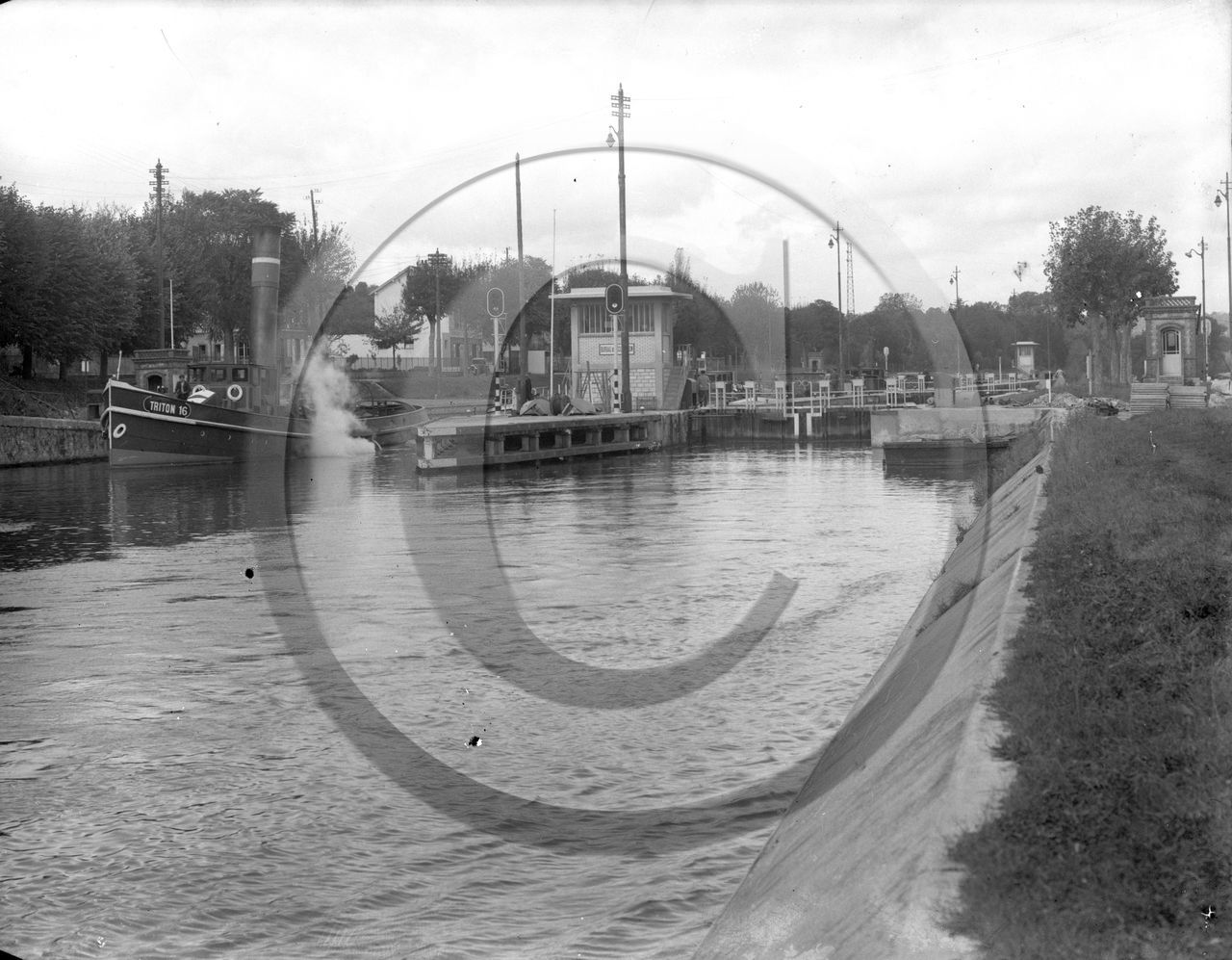 BA 1679 voies naviguables ecluse bureau des declarations bateau Triton 16.jpg