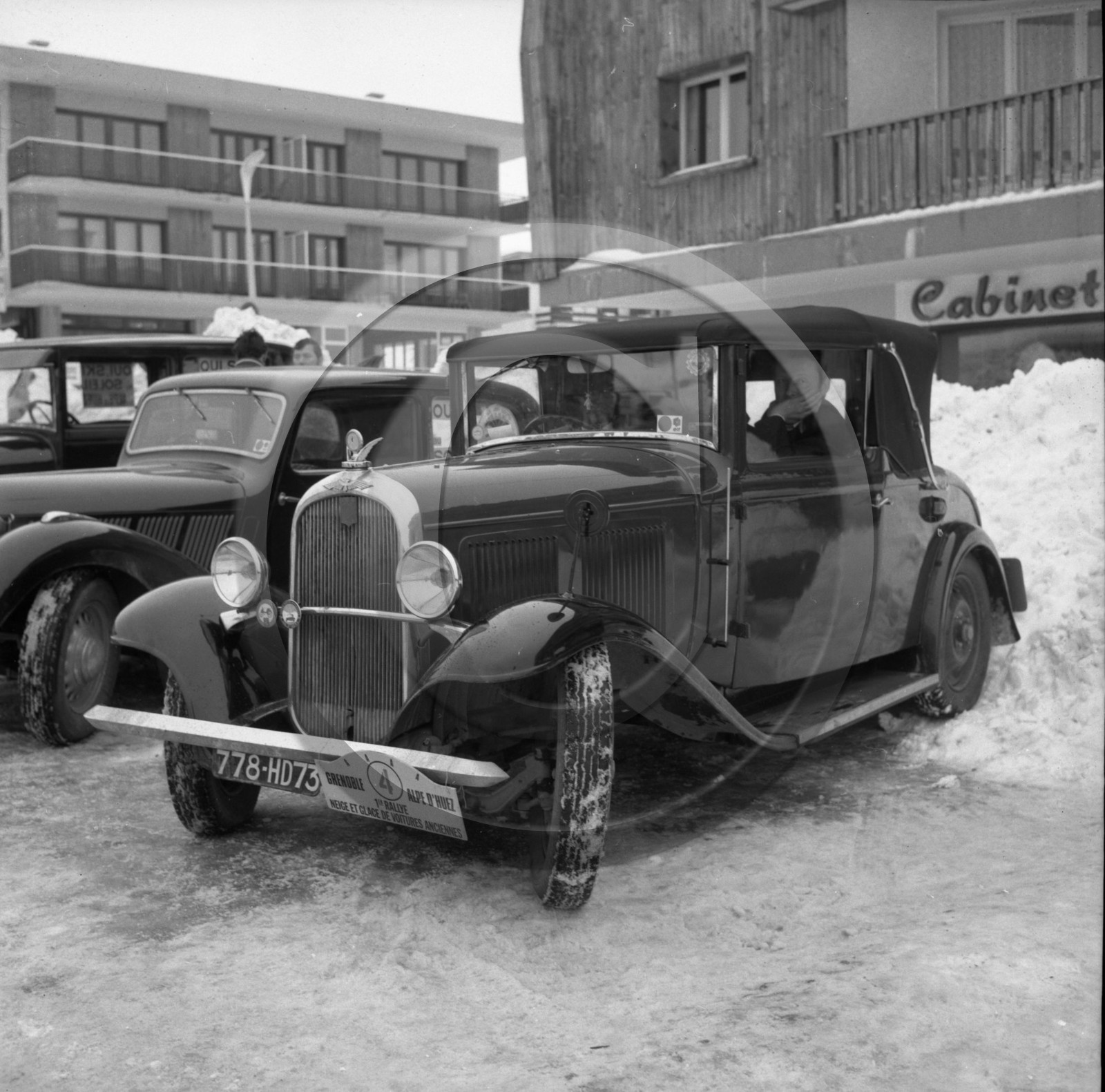 AU 739 Chenard Walker Alpe d Huez neige et glace 1973 .jpg
