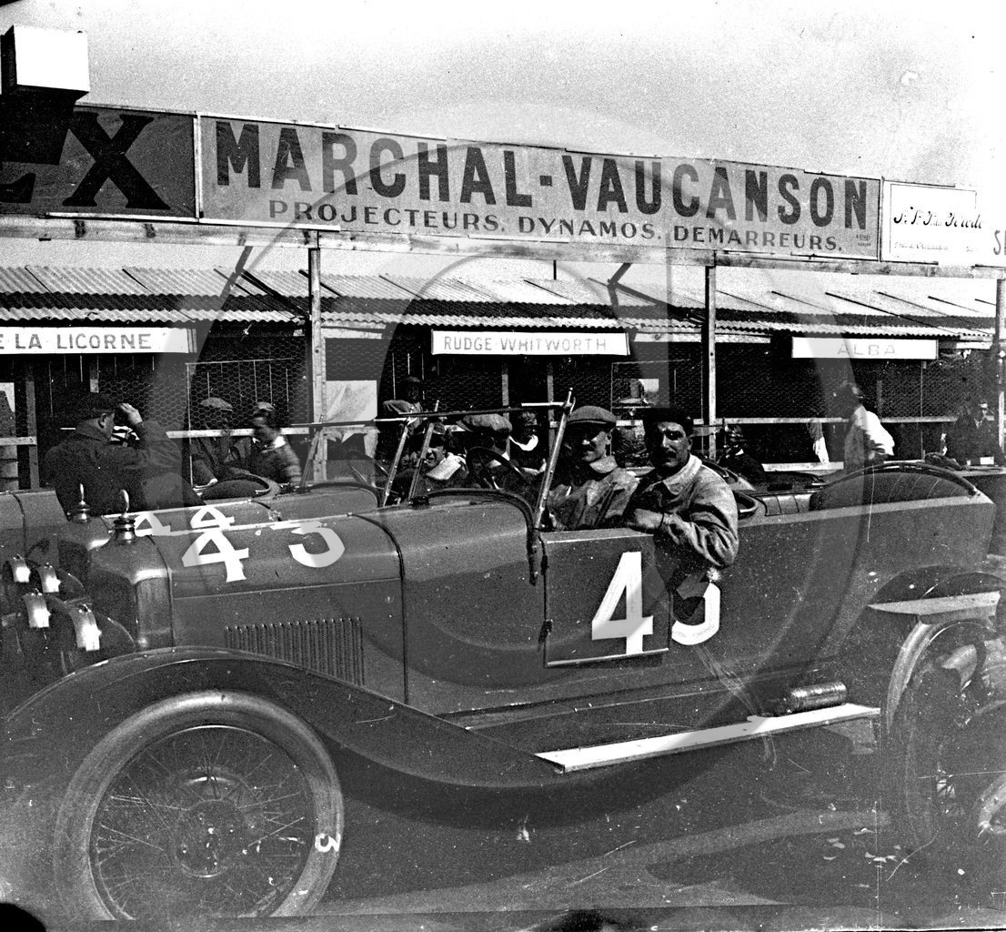 AUC 26  depart voiture tourisme N° 43-44 LICORNE  .jpg